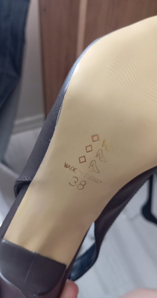 Kahverengi Deri Stiletto Kemerli Topuklu - Görsel 3