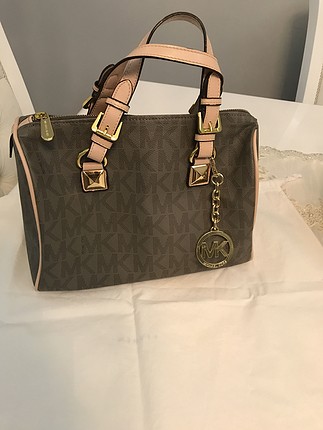 Micheal kors çanta büyük boydur