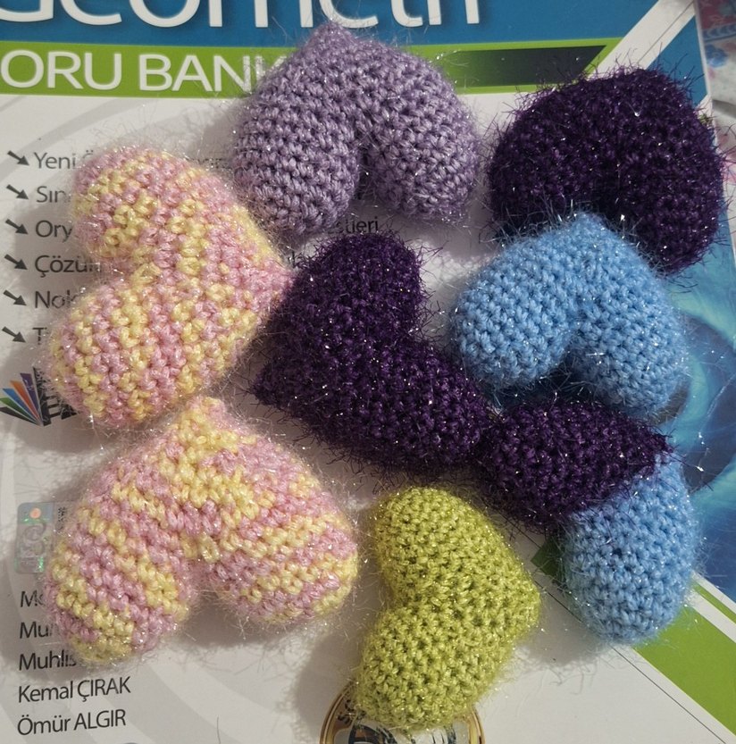 Renkli Örgü Kalpler - Görsel 2