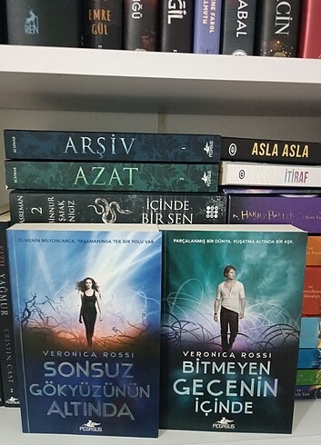 Sonsuz Gökyüzünün Altında ve Bitmeyen Gecenin İçinde set