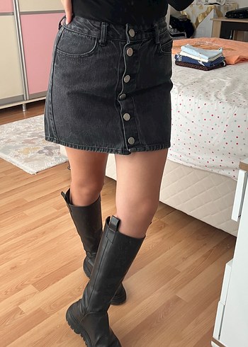 m Beden Düğmeli Siyah Denim Mini Etek