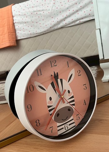 Pembe Zebra Desenli Duvar Saati
