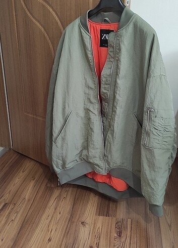 30 Beden yeşil Renk ZARA HAKİ BOMBER CEKET