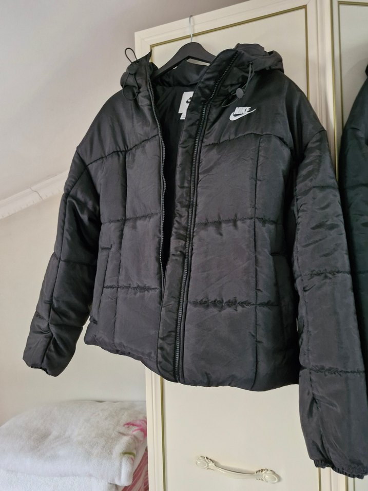 Nike Siyah Kapüşonlu Kadın Kışlık Mont - Görsel 3