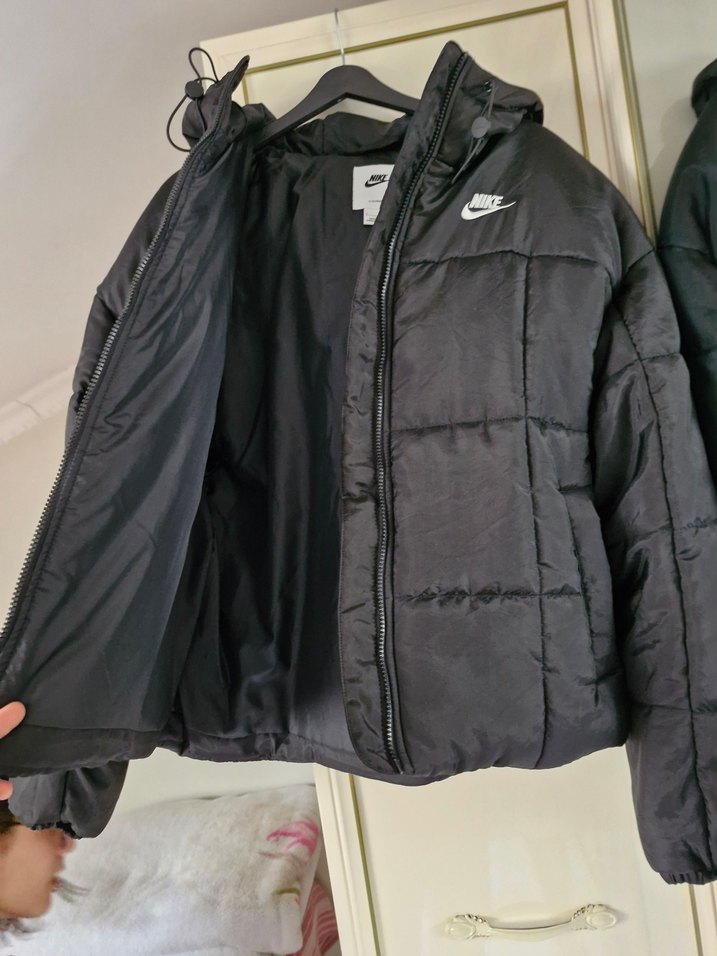 Nike Siyah Kapüşonlu Kadın Kışlık Mont - Görsel 4