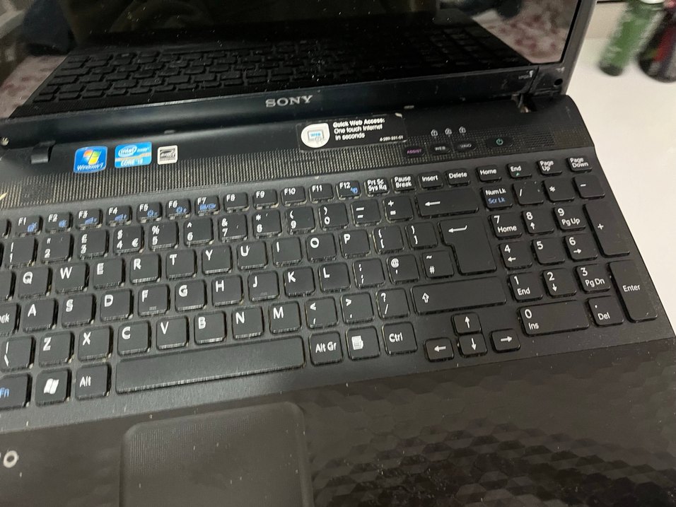Sony VAIO Siyah Dizüstü Bilgisayar - Görsel 2