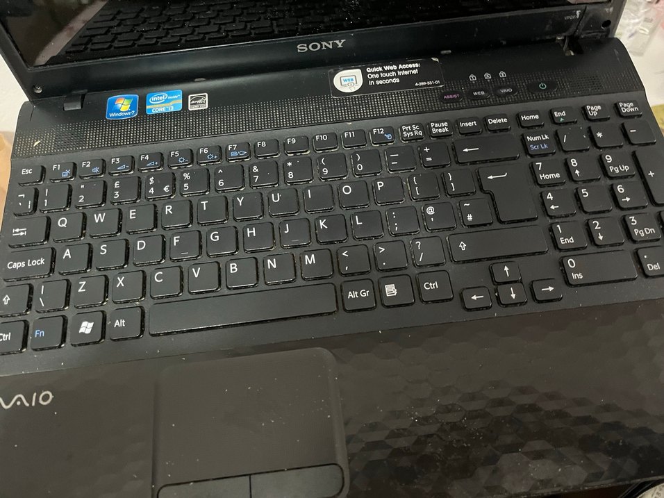 Sony VAIO Siyah Dizüstü Bilgisayar - Görsel 3
