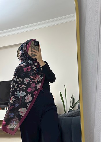 Diğer Siyah Drapeli Kadın Şal