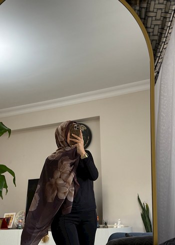 Kahverengi Kadın Drapeli Saten Şal - Görsel 2