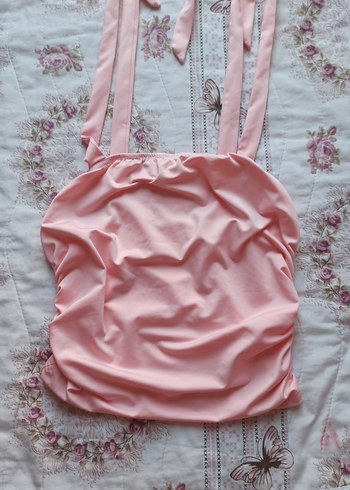 omzu bağlamalı fiyonklu crop.Pamuk kumaşlı