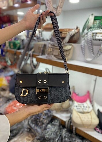 Dior kol çantası 