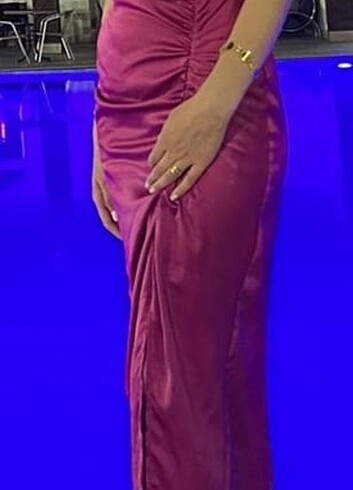 Saten gece elbisesi 