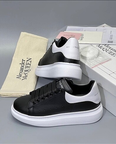 Alexander McQueen Alexander McQUEEN