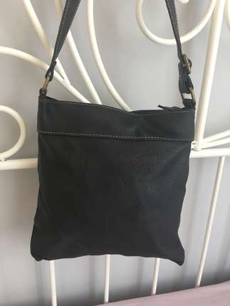 Siyah deri çok kullanışlı çapraz çanta :)
