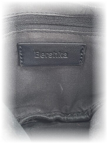  Beden Bershka Çapraz Çanta %70 İndirimli.