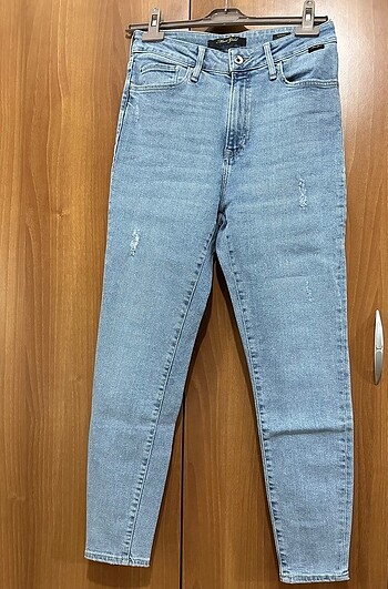 Mavi Serenay Distressed Jean
