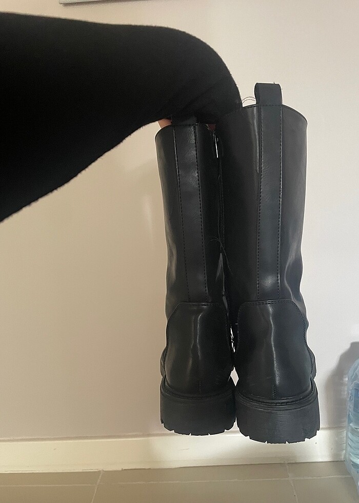 Siyah Bot - Görsel 2