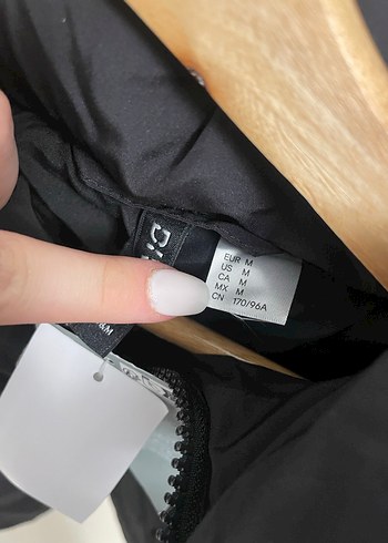 H&M şişme mont siyah - Görsel 4