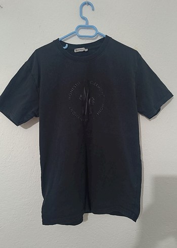 Moncler ürünü