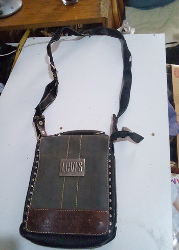 Levis Siyah Deri Gotik Capraz Canta