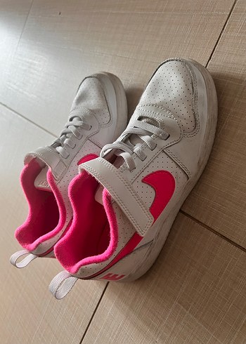 Kız Çocukları için Pembe Detaylı Spor Ayakkabı - Görsel 2