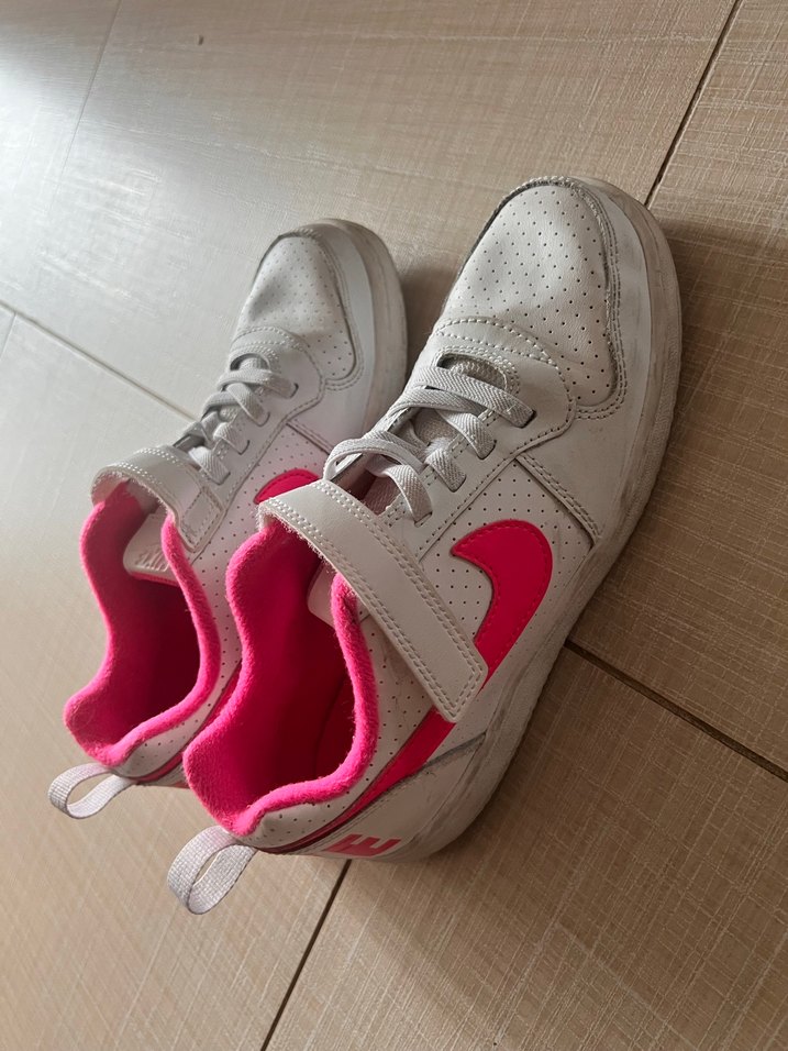 Kız Çocukları için Pembe Detaylı Spor Ayakkabı - Görsel 2