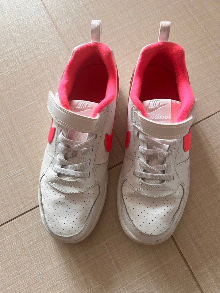 Kız Çocukları için Pembe Detaylı Spor Ayakkabı - Görsel 3