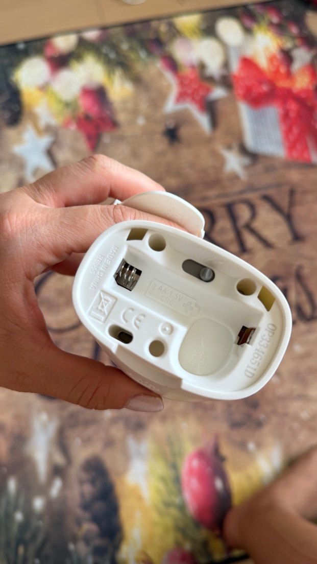 Beyaz ve Gri Çiçek Desenli airwick sprey - Görsel 3