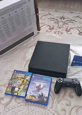 PlayStation 4 slim kasa 