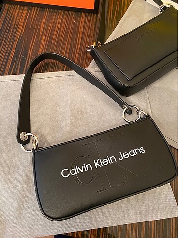 Calvin klein kol çantası