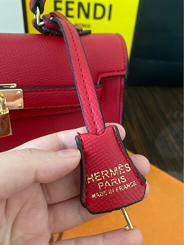  Beden Hermes askılı çanta