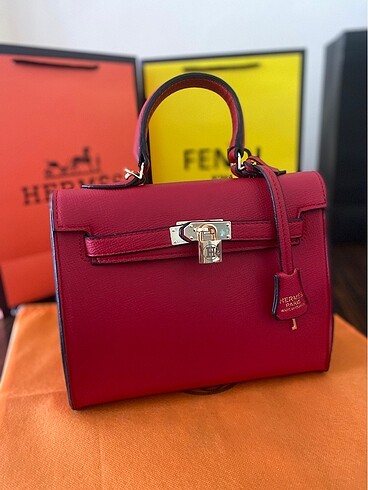  Beden kırmızı Renk Hermes askılı çanta