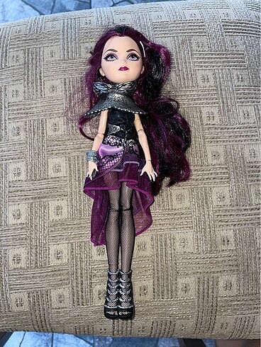 EVER AFTER HIGH RAVEN QUEEN