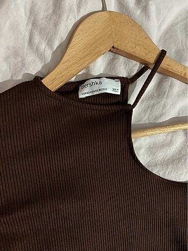 Bershka Omuzu açık crop