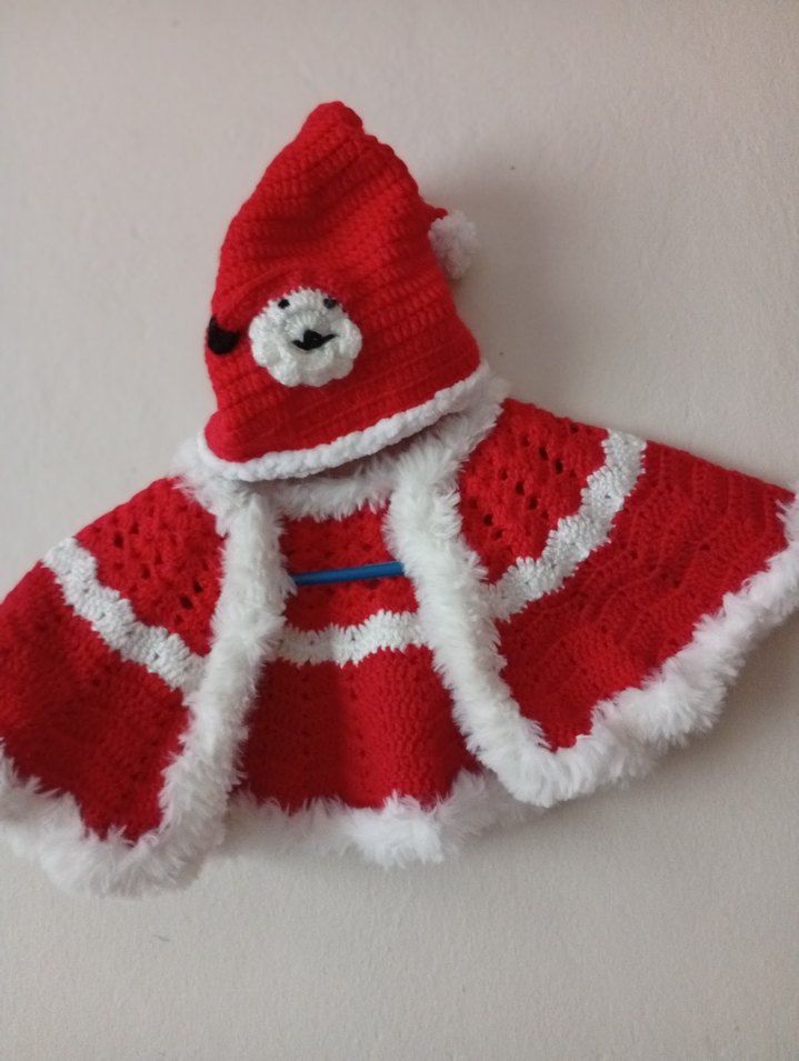 Kız Çocuk Kırmızı beyaz Örgü Pelerin ve bere - Görsel 2