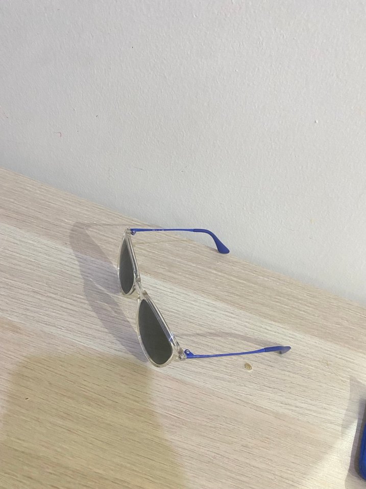 Şeffaf Çerçeveli Mavi Kadın Güneş Gözlüğü - Görsel 3