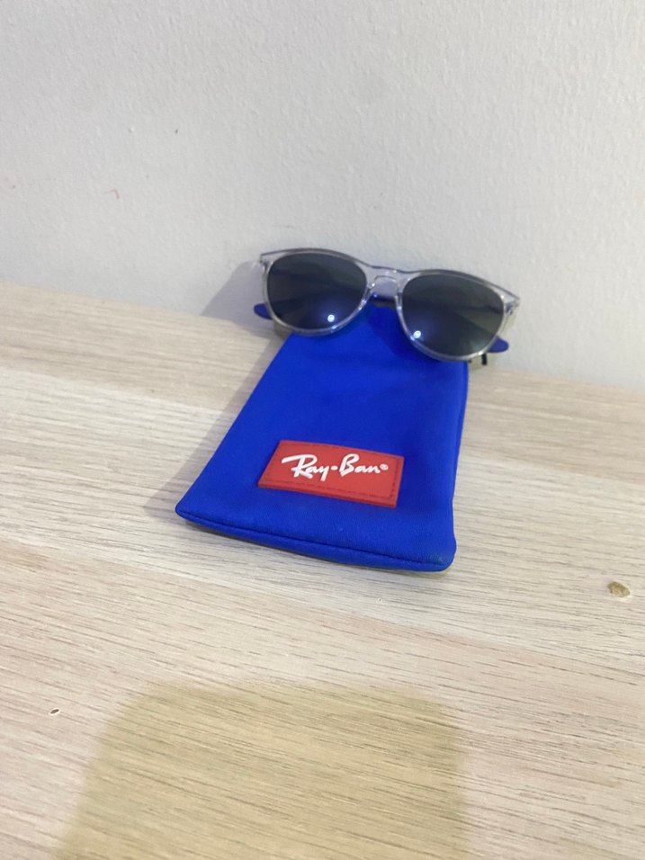 Şeffaf Çerçeveli Mavi Kadın Güneş Gözlüğü - Görsel 4