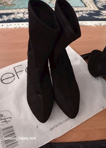 Siyah Süet Stiletto Topuklu Kadın Bot