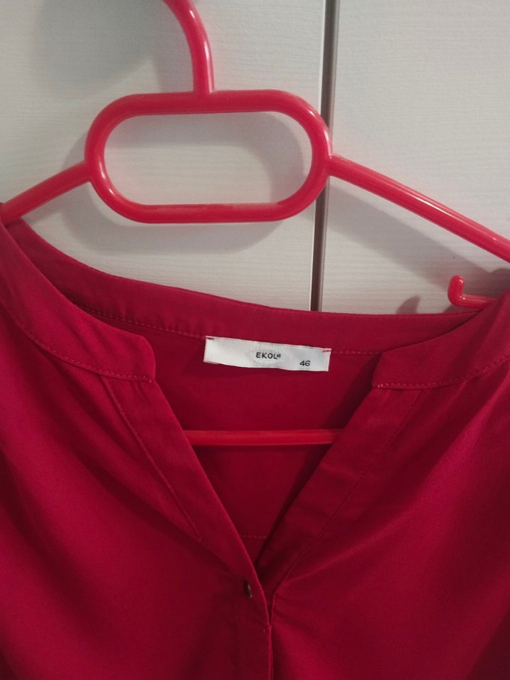 Kadın Kırmızı V Yaka Düğmeli Uzun Kollu Gömlek - Görsel 3