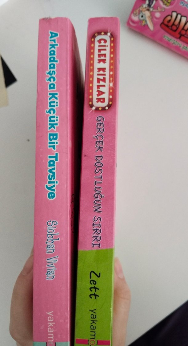 Çilek Kızlar: Arkadaşça Küçük Tavsiyeler - Görsel 2