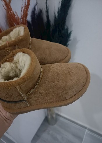 Kız çocuk ugg