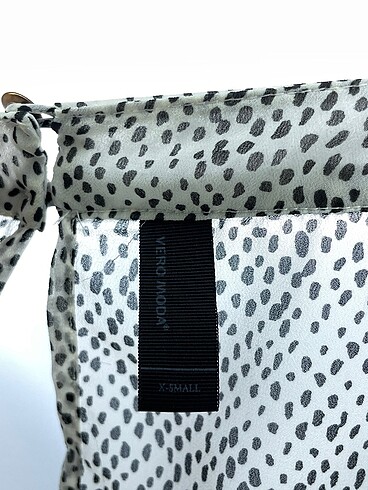 xs Beden çeşitli Renk Vero Moda Bluz %70 İndirimli.