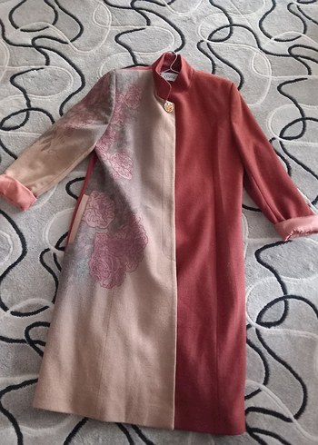 Bordo ve Pastel Desenli Uzun Kaban - Görsel 6