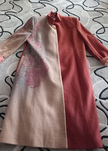 Bordo ve Pastel Desenli Uzun Kaban - Görsel 5