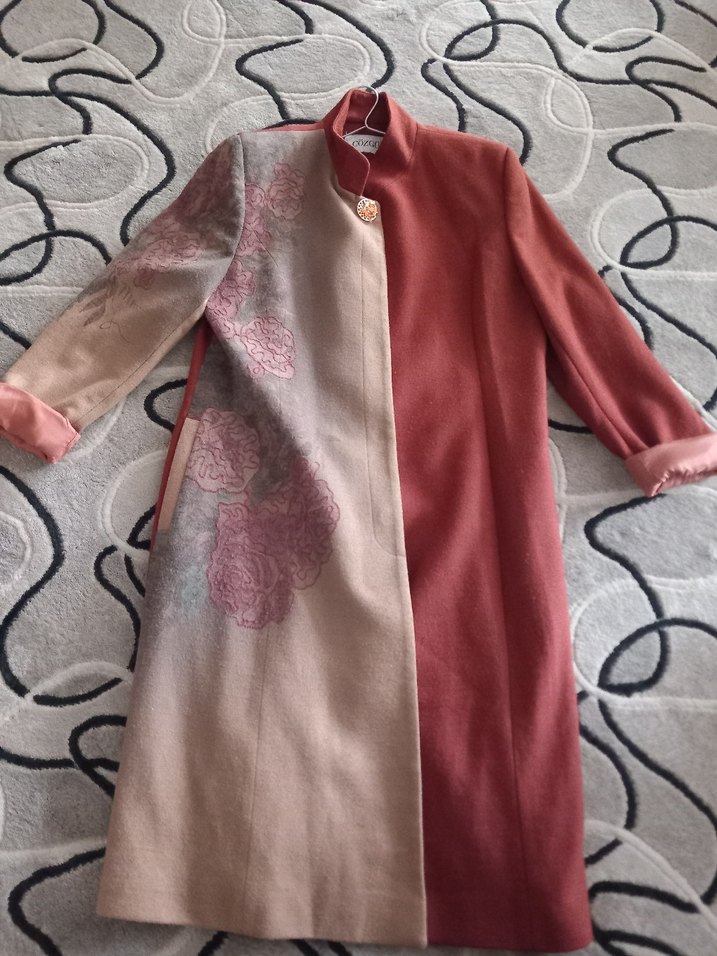 Bordo ve Pastel Desenli Uzun Kaban - Görsel 4