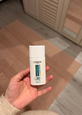 L'Oréal Bright Reveal SPF 50 Orta Tonlu Yüz Kremi - Görsel 4