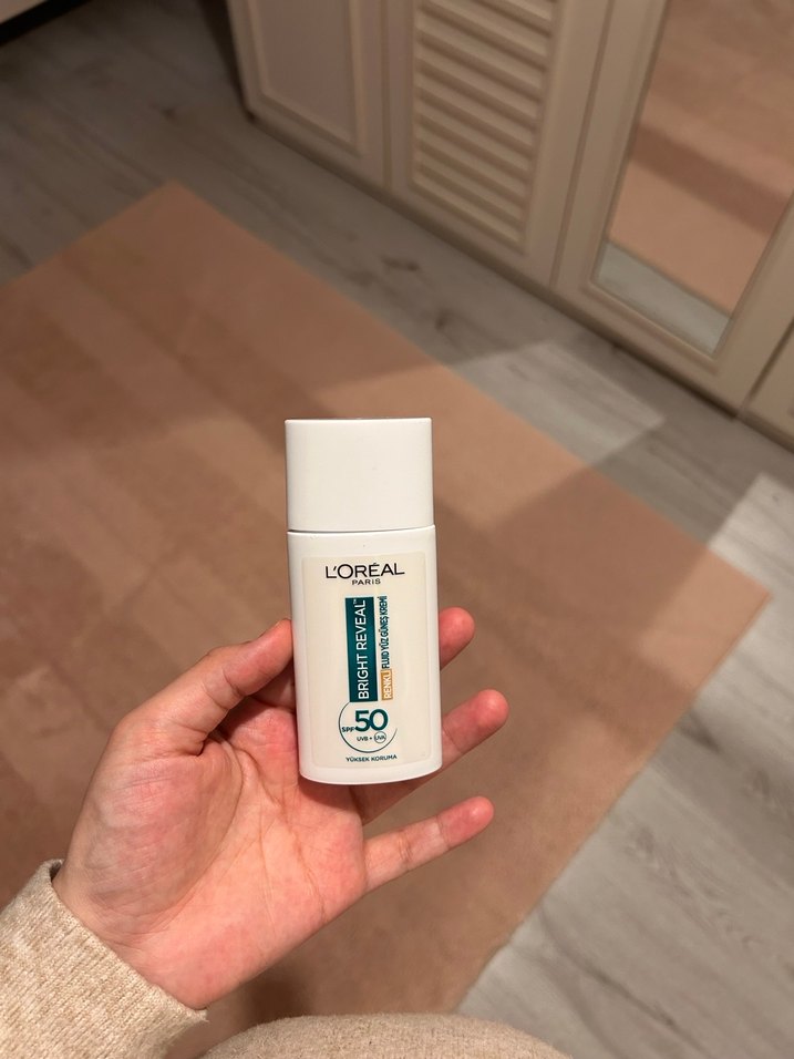 L'Oréal Bright Reveal SPF 50 Orta Tonlu Yüz Kremi - Görsel 4