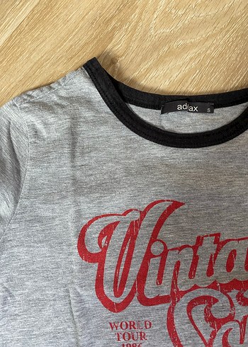 Gri Vintage Baskılı Kadın Tişört - Görsel 2