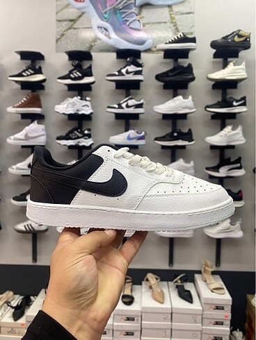Nike Mağazada teşir ürünüdür hafif sararmış taban
