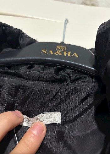 Siyah Kapüşonlu Mini Fermuarlı Kadın Mont - Görsel 5